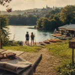Camping dordogne lac : terrasse et sentier vers le lac