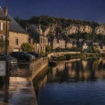 terrasson-lavilledieu dordogne : quai en pierre au bord de la Vézère